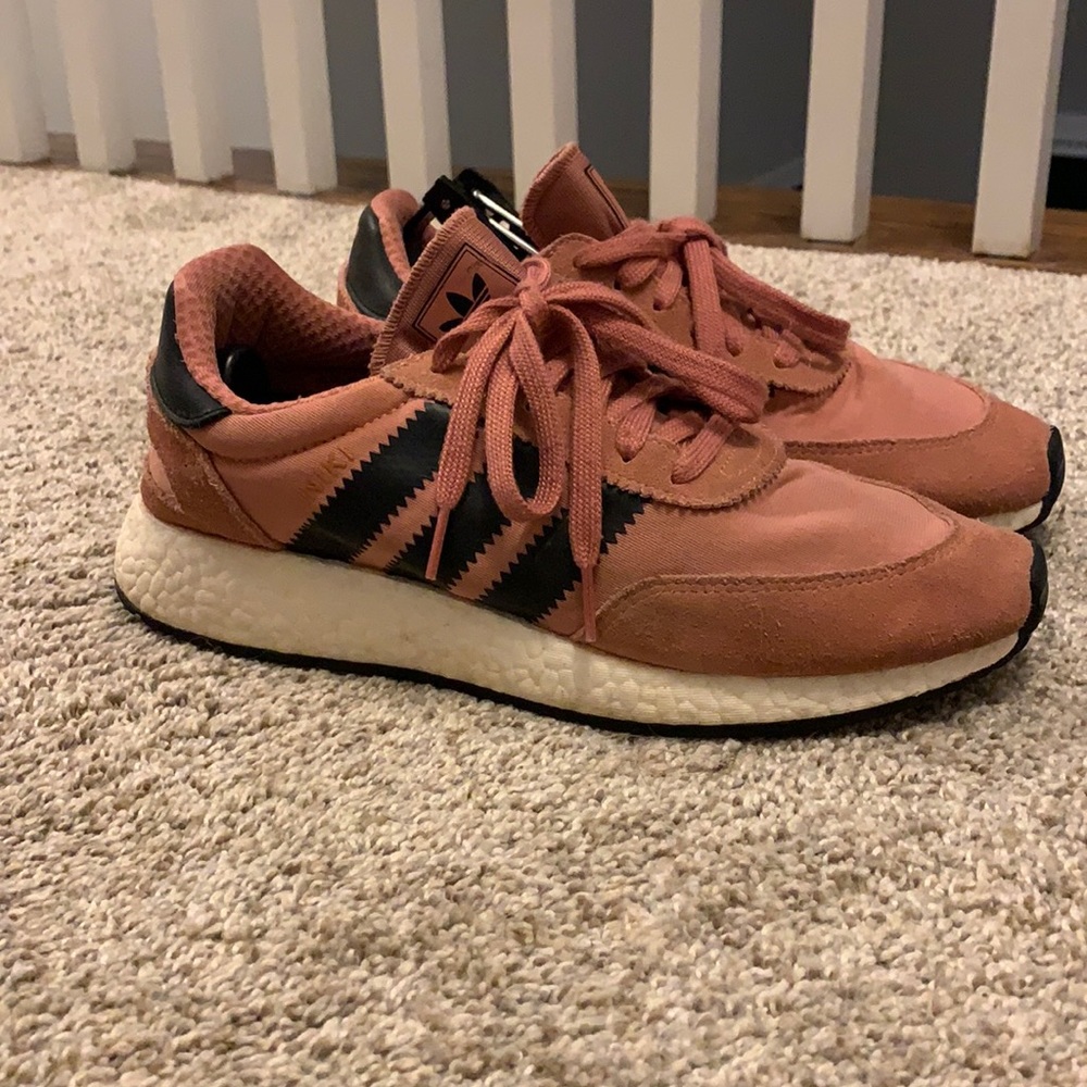 Adidas Iniki runners Women’s size 9